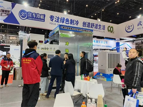 鑫江车冷机携二氧化碳跨临界冷热两联供机组亮相2026中国制冷展